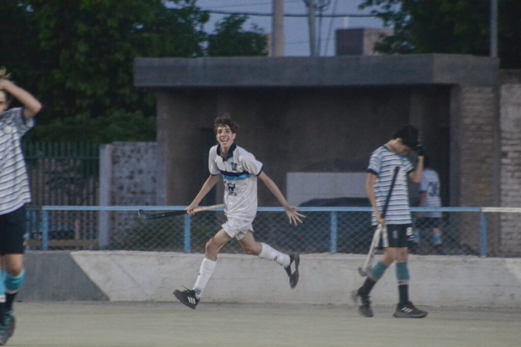 La sexta de Universidad ganó en casa